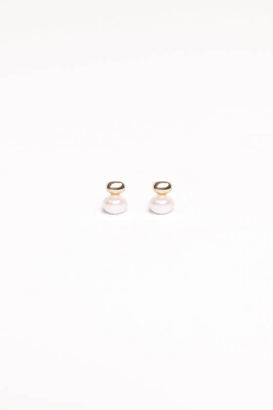 Karlie Earrings - Pearl