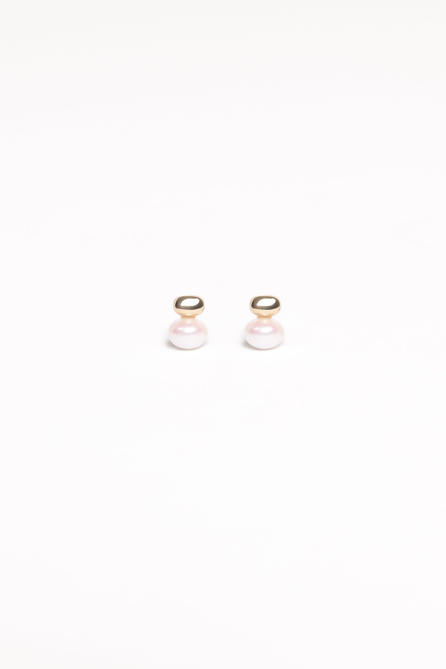 Karlie Earrings - Pearl