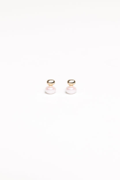 Karlie Earrings - Pearl