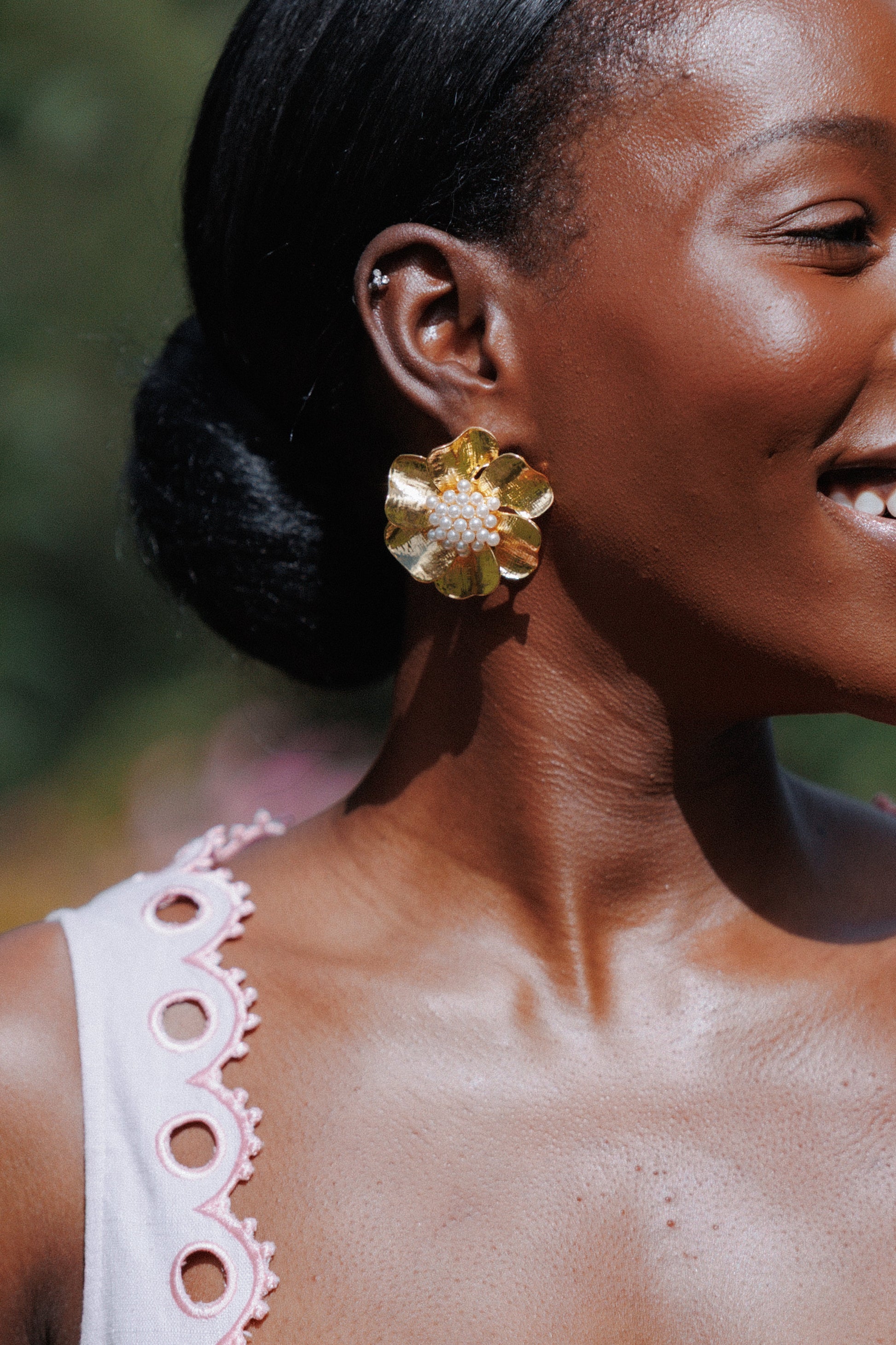 Lola Pearl Flower Earrings - Gold